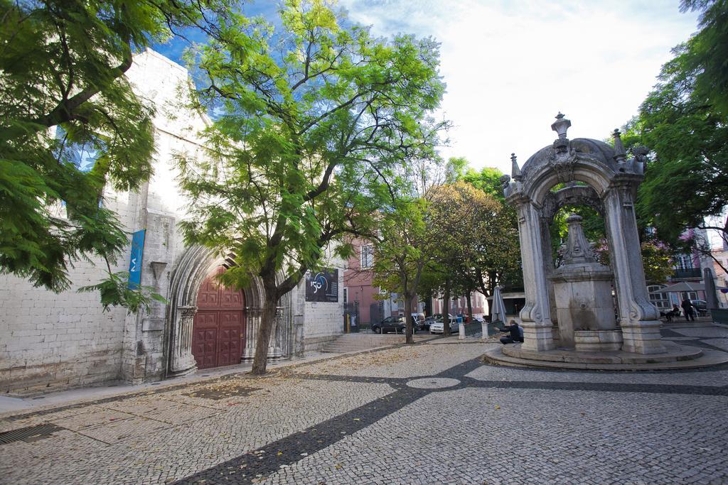 Entre O Carmo E A Trindade * Lisboa